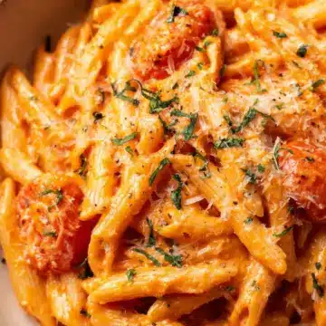 Super Easy Creamy Tomato Pasta