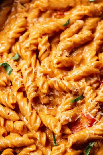 Super Easy Creamy Tomato Pasta