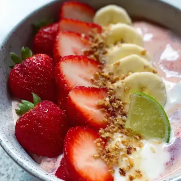 5-Minute Fruit Smoothie Bowl (with Greek Yogurt)