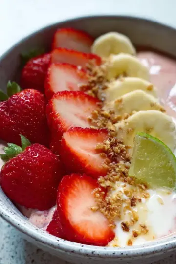 5-Minute Fruit Smoothie Bowl (with Greek Yogurt)